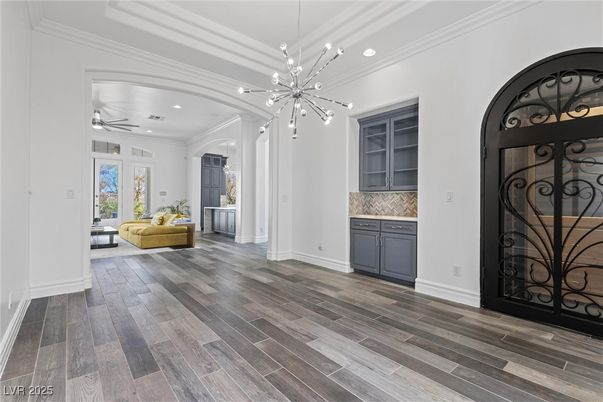 Interior, Pendant Lights, Recessed Lighting, Wood Texture Flooring
