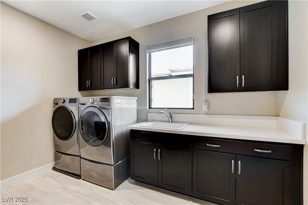 Interior, Washer, Wood Texture Flooring