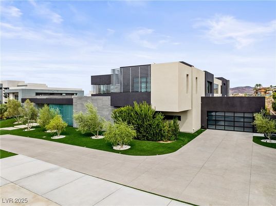 Attached, Exterior, Facade, Modern