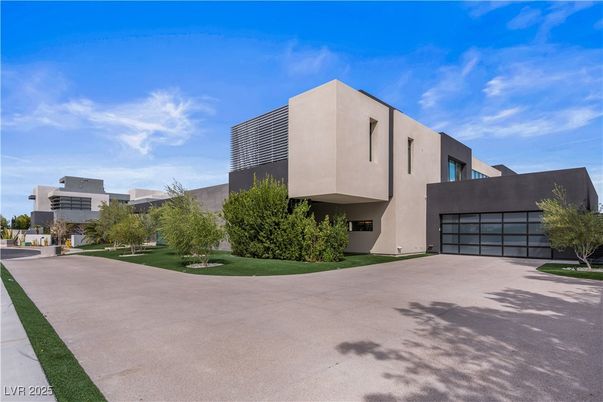 Attached, Exterior, Facade, Modern