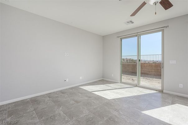 Empty room, Interior