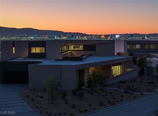 Exterior, Facade, Modern