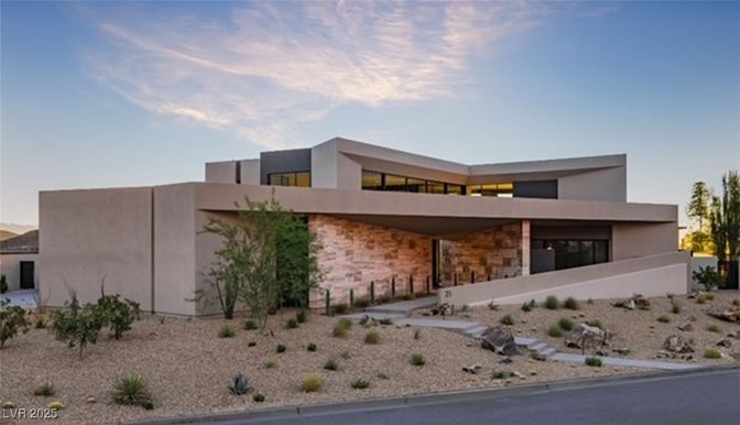 Exterior, Facade, Modern