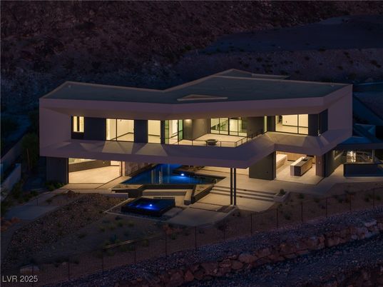 Exterior, Facade, Modern