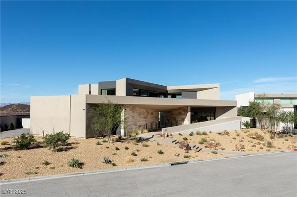 Exterior, Facade, Modern