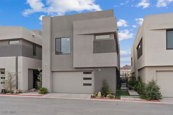 Attached, Exterior, Facade, Modern