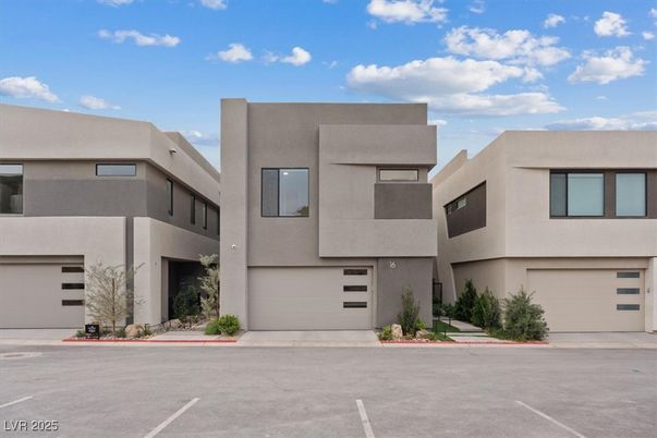 Attached, Exterior, Facade, Modern