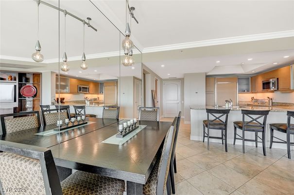 Dining room, Interior, Kitchen, Pendant Lights, Recessed Lighting, Stainless Steel Appliances