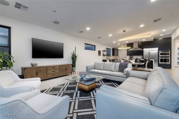 Interior, Kitchen, Living room, Pendant Lights, Recessed Lighting, Stainless Steel Appliances