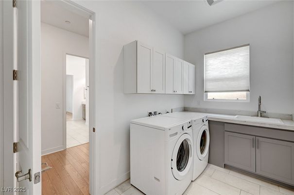 Interior, Washer, Wood Texture Flooring