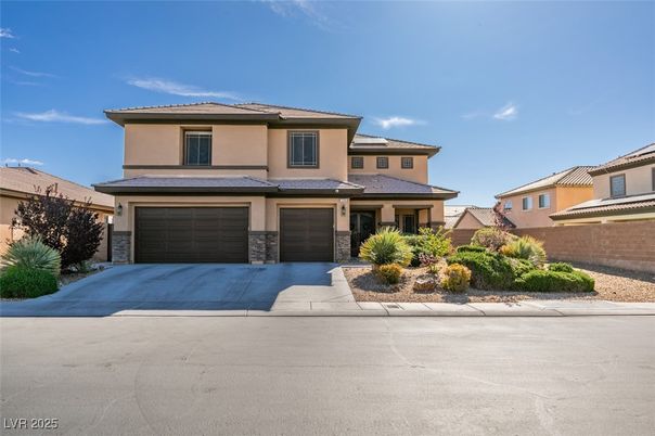 Attached, Exterior, Facade, Mediterranean