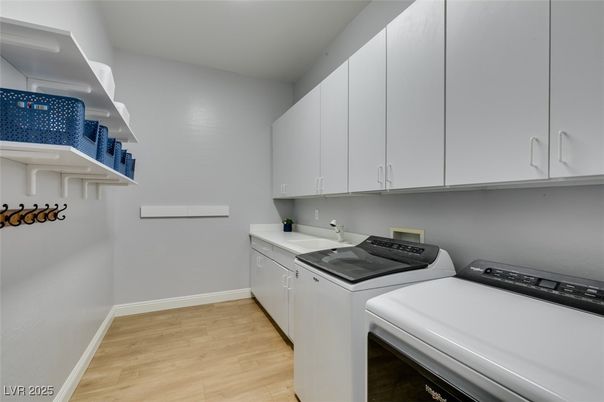 Interior, Washer, Wood Texture Flooring