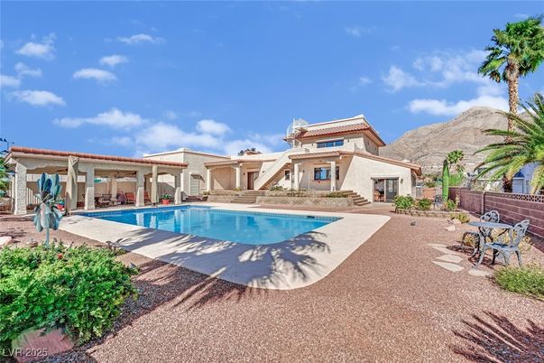 Exterior, Pool