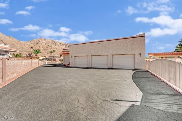 Detached Garage, Exterior