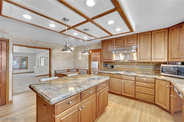Dining room, Interior, Kitchen, Pendant Lights, Recessed Lighting, Wood Texture Flooring
