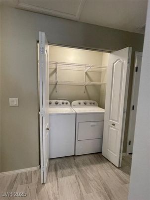 Interior, Utility Closets, Washer, Wood Texture Flooring