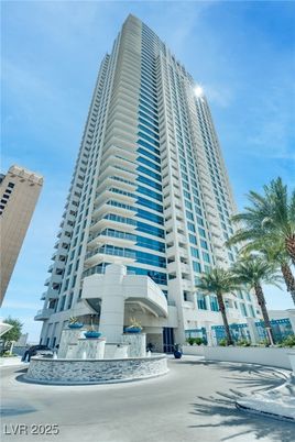 Exterior, Facade, Condo Building