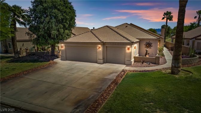 Backyard, Detached Garage, Exterior