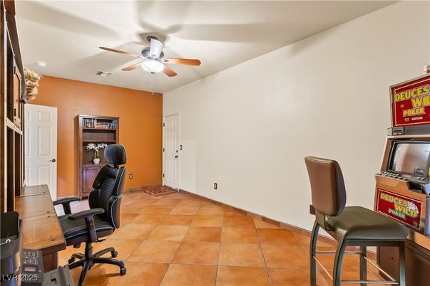 Home Office, Interior