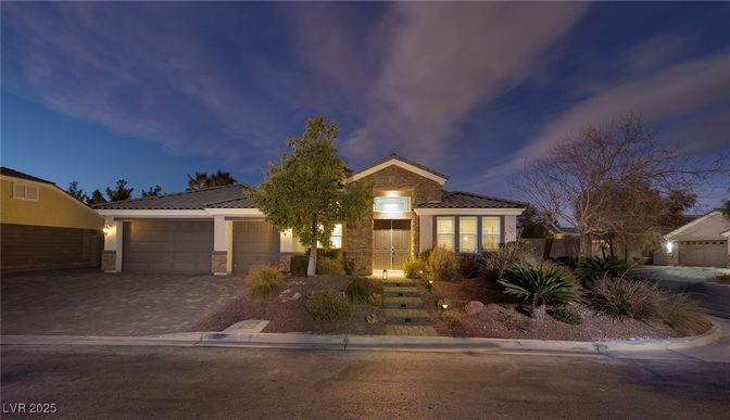 Attached, Exterior, Facade, Mediterranean