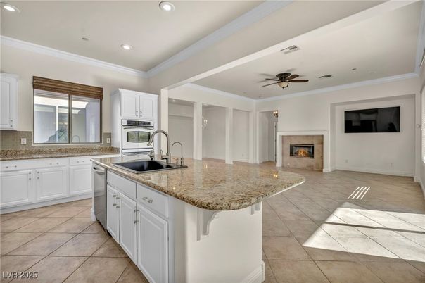Fireplace, Interior, Kitchen, Recessed Lighting