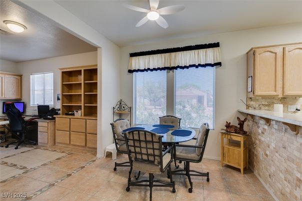Home Office, Interior