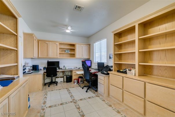 Home Office, Interior