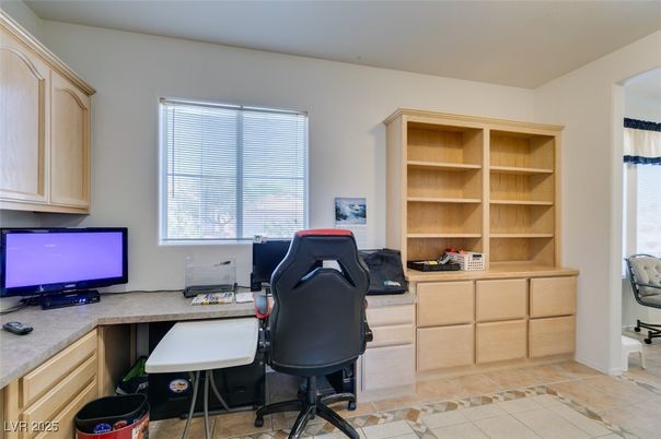 Home Office, Interior