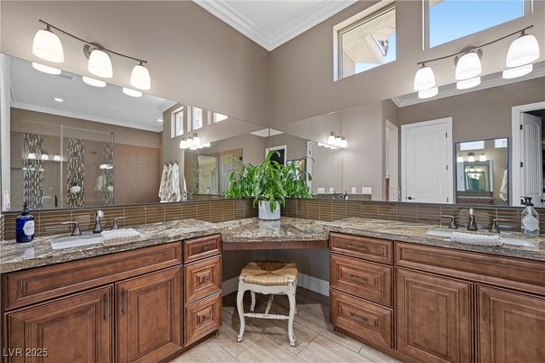 Bathroom, Dual Sink Vanities, Interior