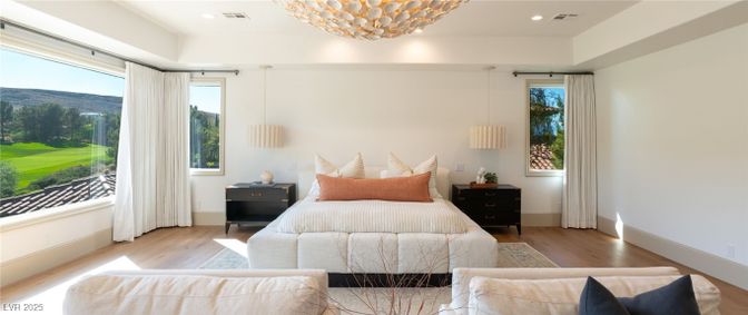 Bedroom, Interior, Living room, Pendant Lights, Recessed Lighting, Wood Texture Flooring