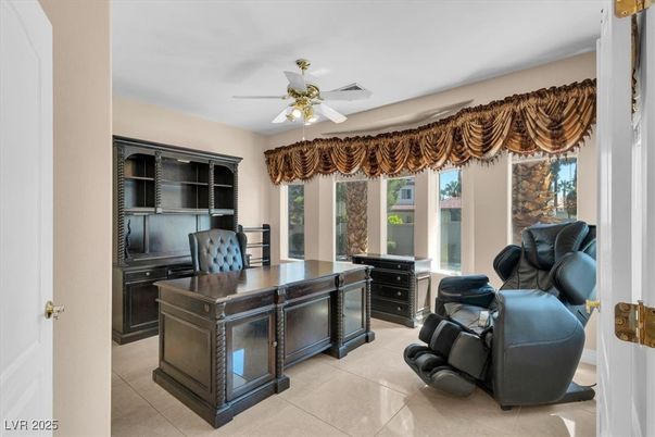 Home Office, Interior