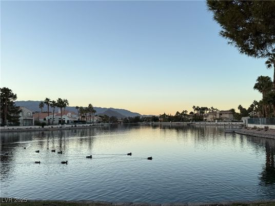 Exterior, Lake