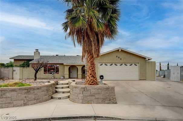 Attached, Exterior, Facade, Ranch