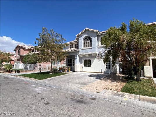 Exterior, Facade, Mediterranean