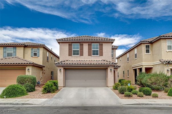 Attached, Exterior, Facade, Mediterranean