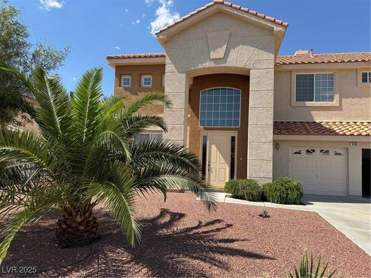 Attached, Exterior, Facade, Mediterranean