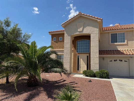 Attached, Exterior, Facade, Mediterranean