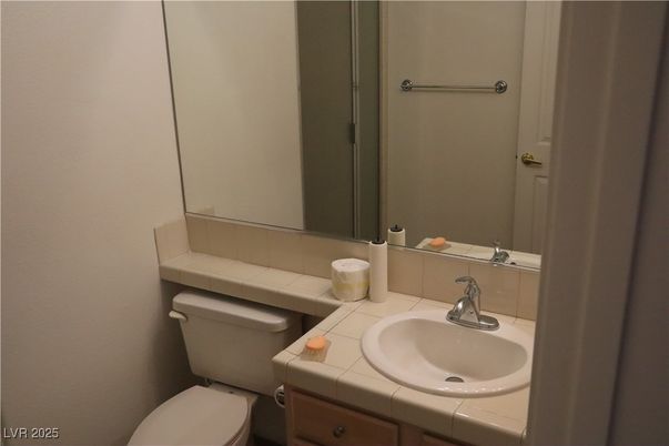 Bathroom, Interior, Tile Countertops