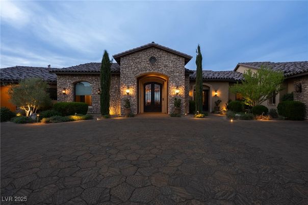 Exterior, Facade, Mediterranean
