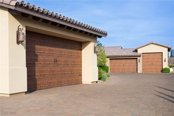 Detached Garage, Exterior