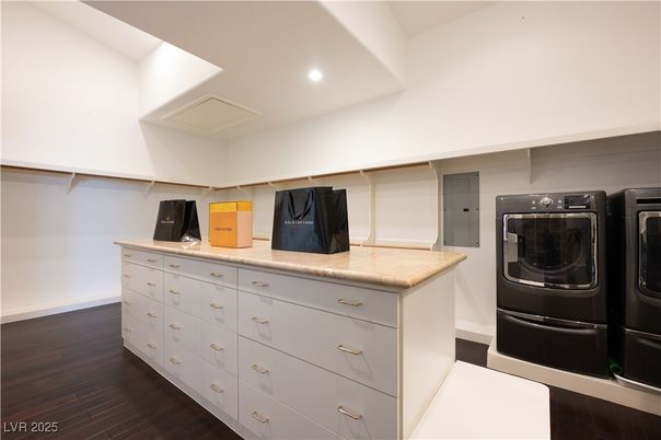 Interior, Recessed Lighting, Washer, Wood Texture Flooring