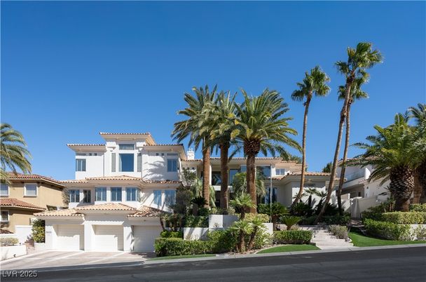 Attached, Exterior, Facade, Mediterranean