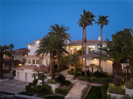 Attached, Exterior, Facade, Mediterranean