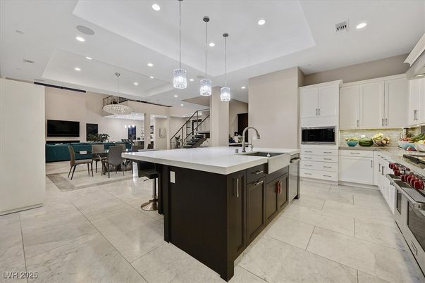 Chandelier, Dining room, Interior, Kitchen, Pendant Lights, Recessed Lighting, Stainless Steel Appliances