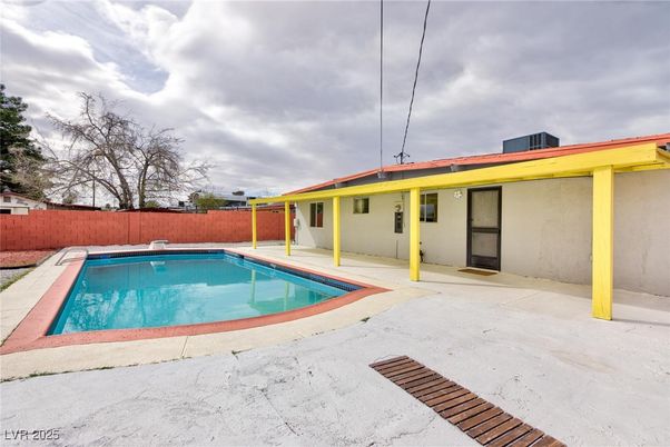 Exterior, Pool