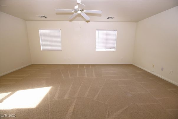 Empty room, Interior