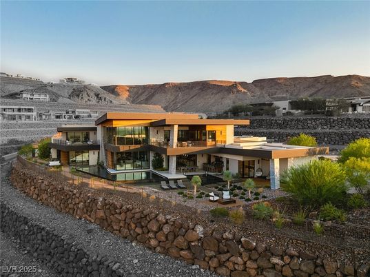 Exterior, Facade, Modern