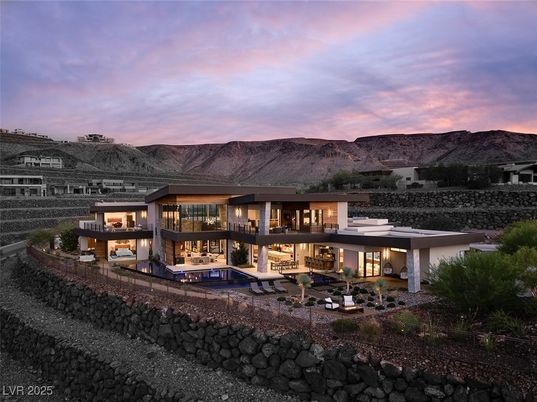 Exterior, Facade, Modern