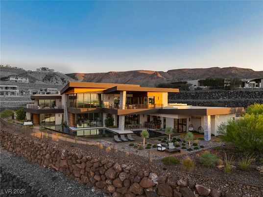Backyard, Exterior, Facade, Modern