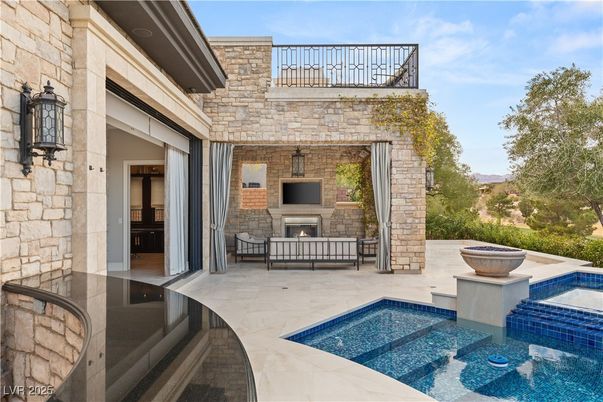 Exterior, Fireplace, Pool